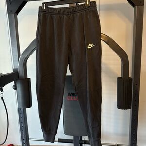 Men’s Nike Cotton Sweatpants. Very comfortable. Like new.